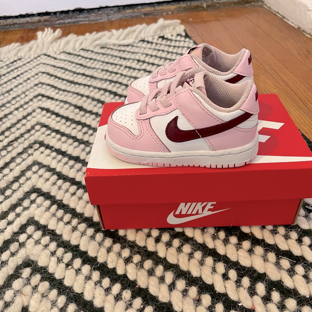 Nike Dunk low baby Jordan’s size 4c in pink